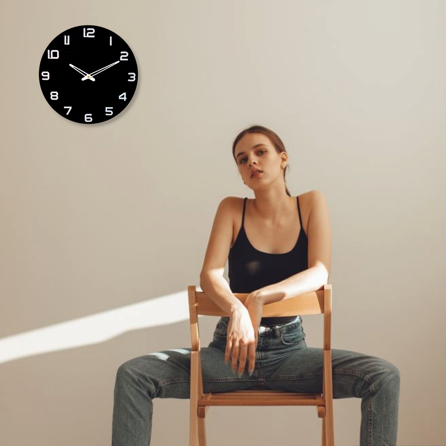 Minimalist Black Wall Clock - Modern Timepiece