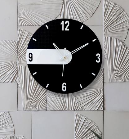 Modern Black and White Minimalist Round Wall Clock