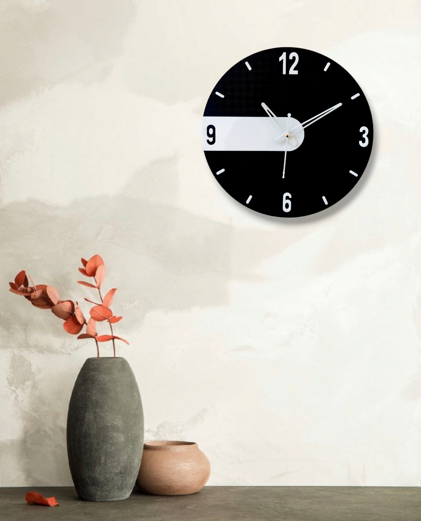 Modern Black and White Minimalist Round Wall Clock