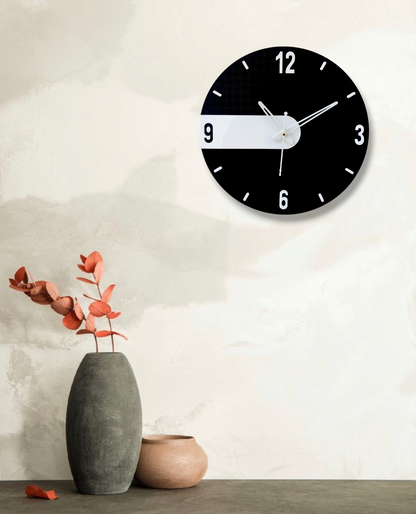 Modern Black and White Minimalist Round Wall Clock