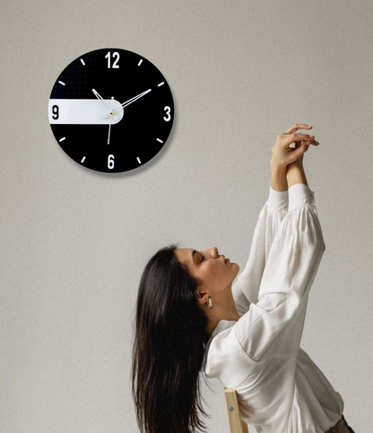 Modern Black and White Minimalist Round Wall Clock