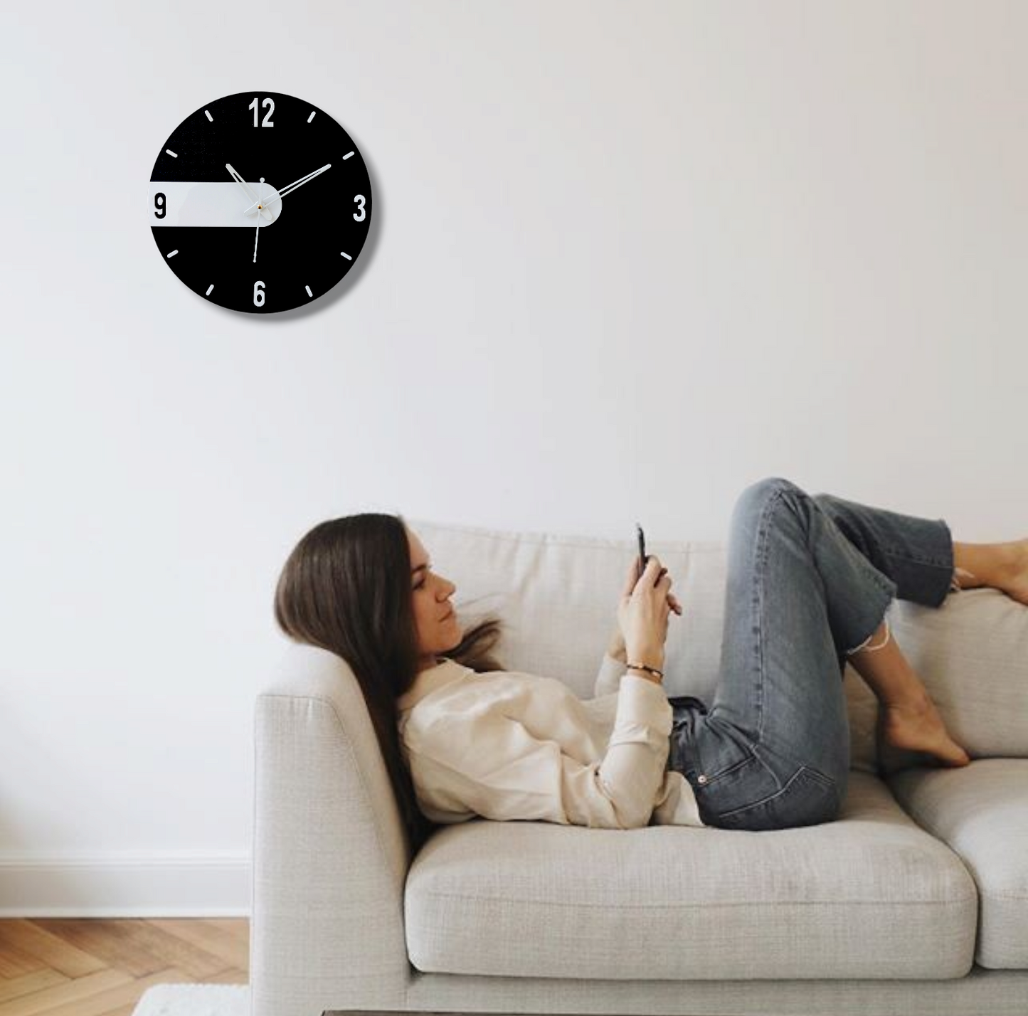 Modern Black and White Minimalist Round Wall Clock