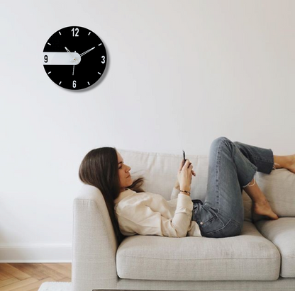 Modern Black and White Minimalist Round Wall Clock