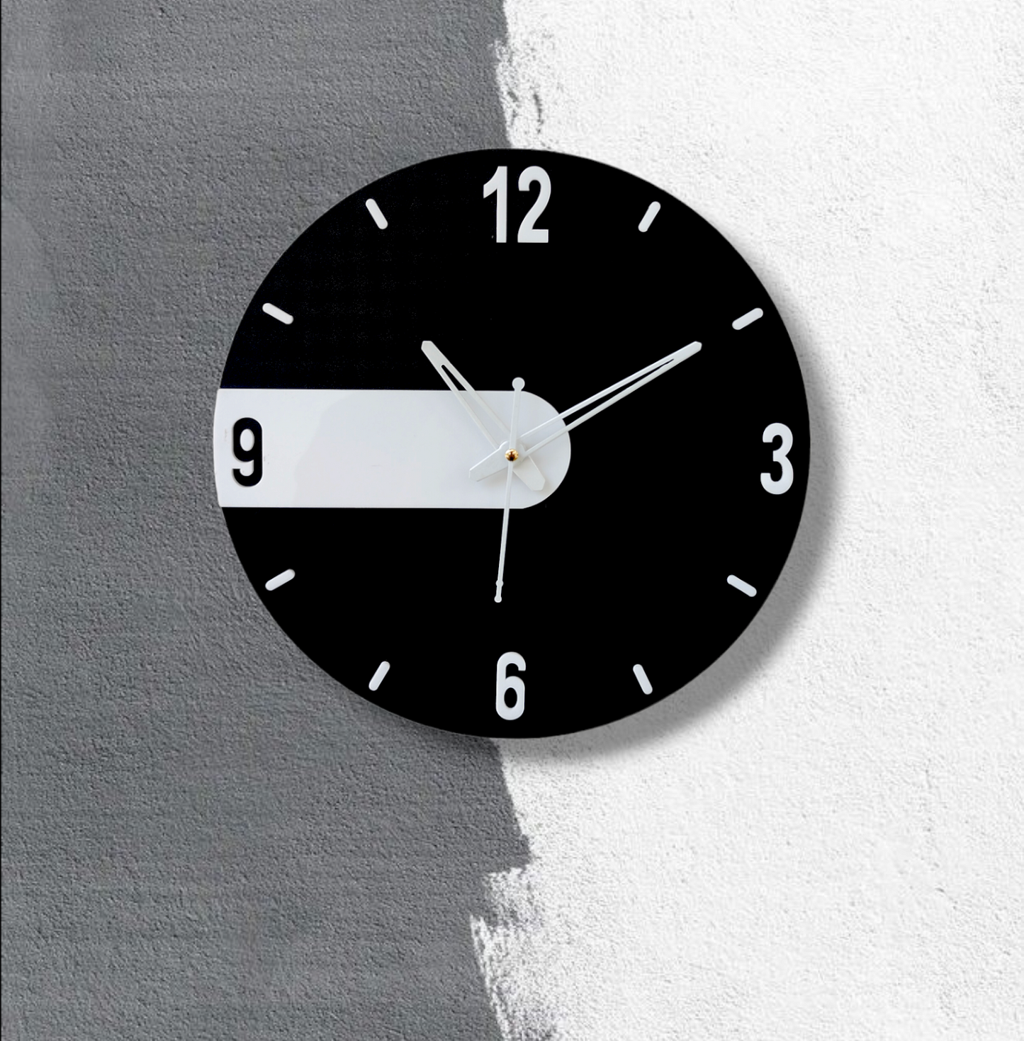 Modern Black and White Minimalist Round Wall Clock