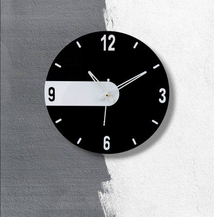 Modern Black and White Minimalist Round Wall Clock